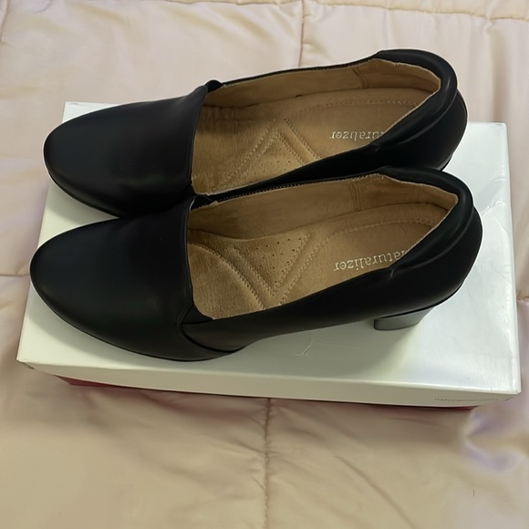 Naturalizer Classic Black Heels - Picture 2 of 5